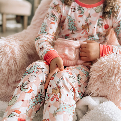 Christmas Green Cartoon Figure Kids Pink Bamboo 2 Piece Pajama Set Pink