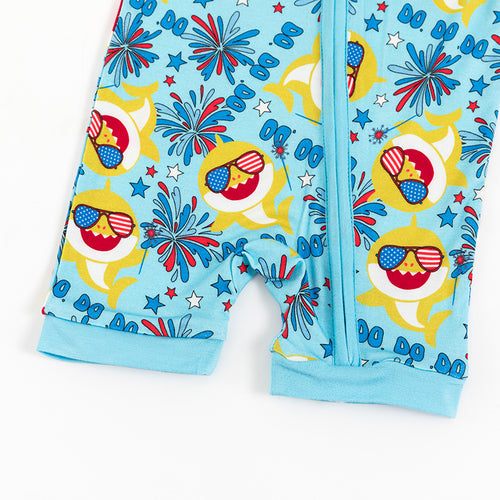 قرش مع نظارات الخيزران قصيرة الأكمام Zippy Romper