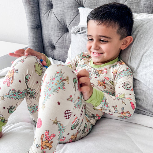 Christmas Prasinous Color Cute Cartoon Figure & Deer Kids Bamboo 2 Piece Pajama Set